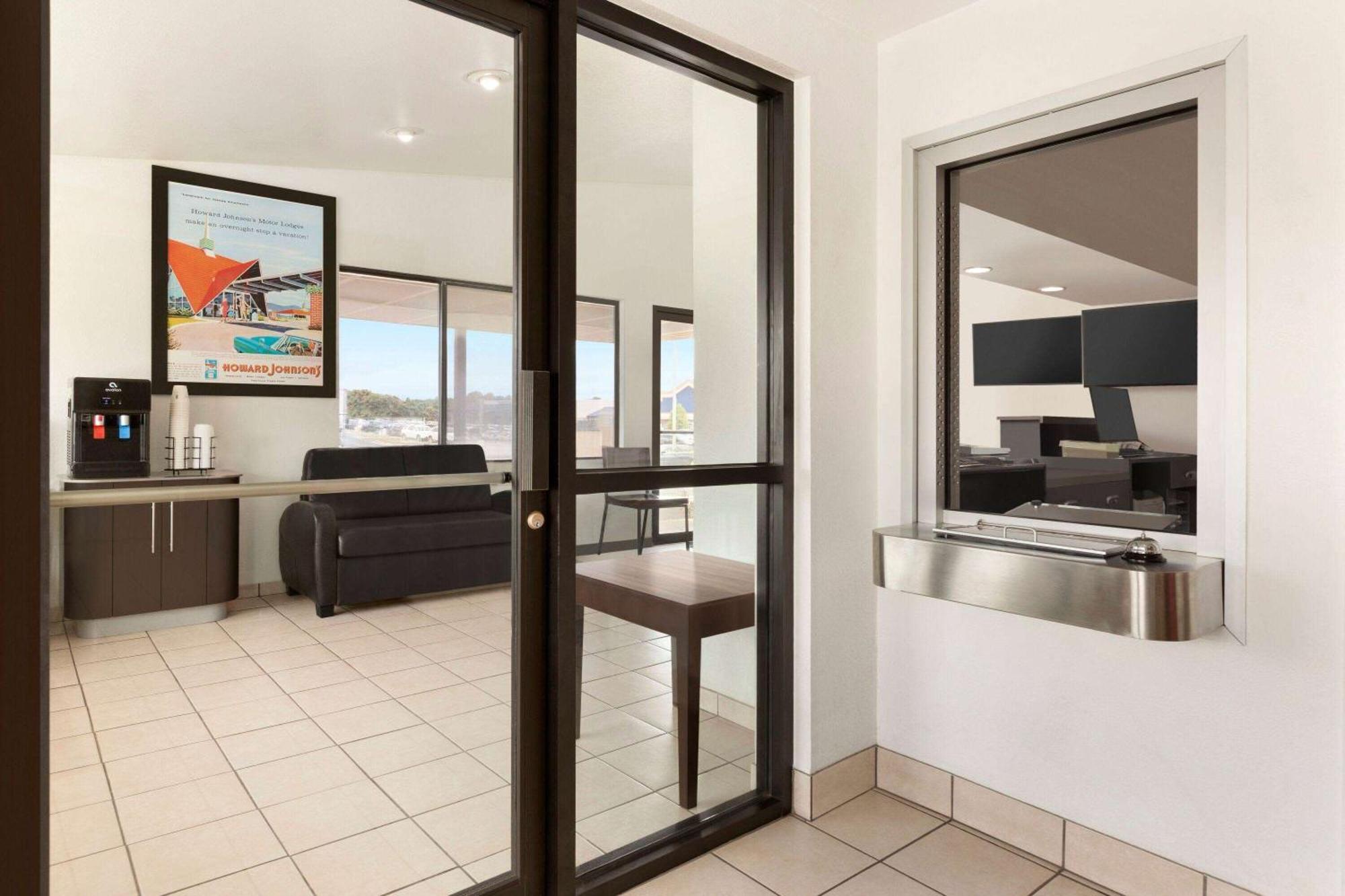 Howard Johnson By Wyndham Harrisonburg Extérieur photo
