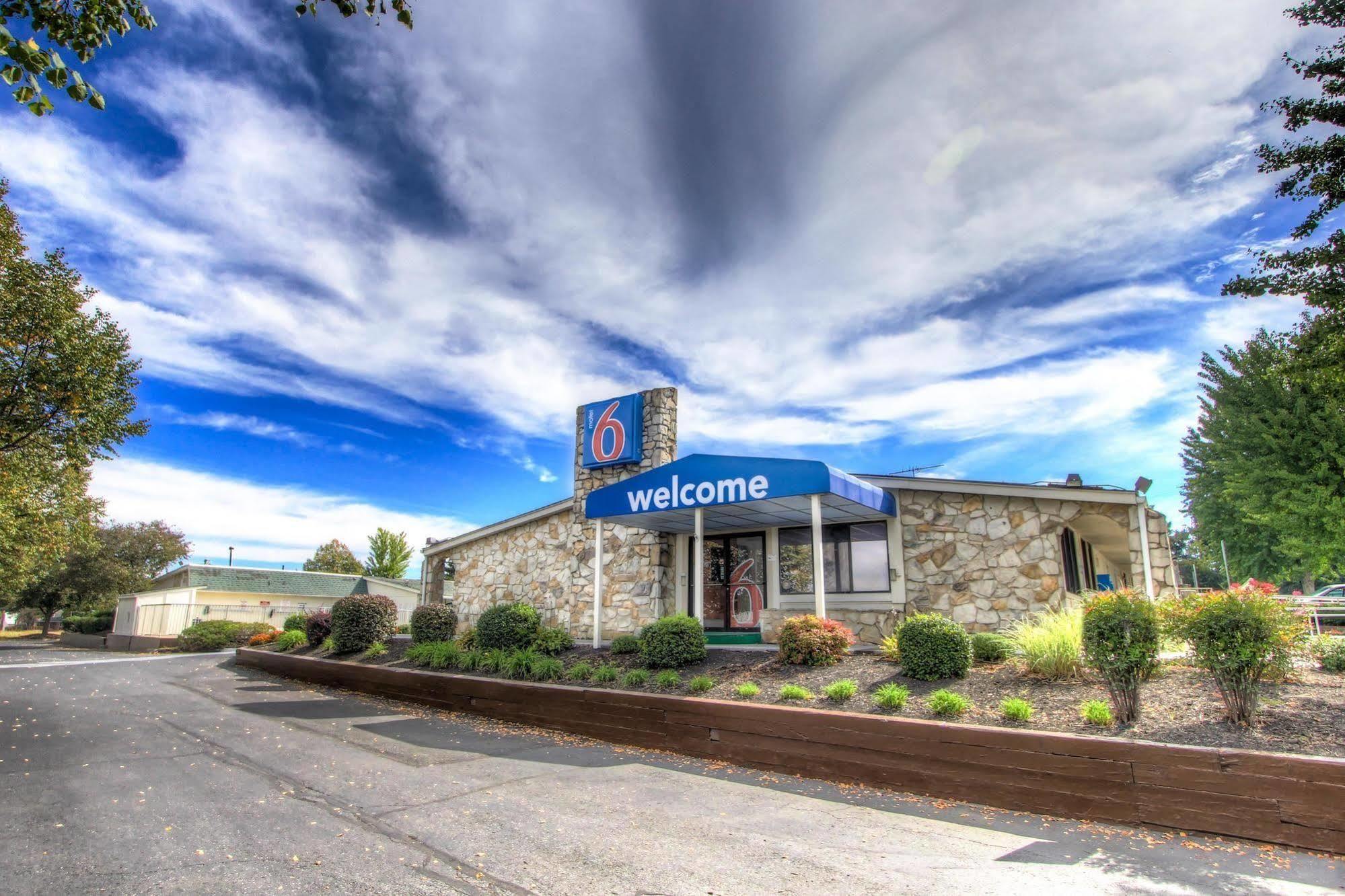 Howard Johnson By Wyndham Harrisonburg Extérieur photo