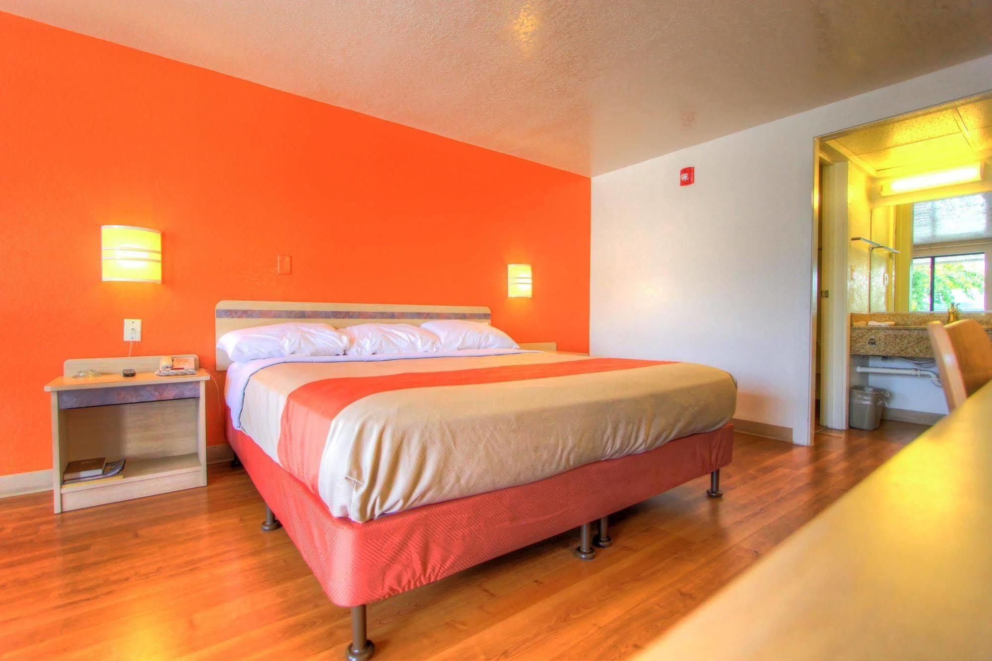 Howard Johnson By Wyndham Harrisonburg Extérieur photo