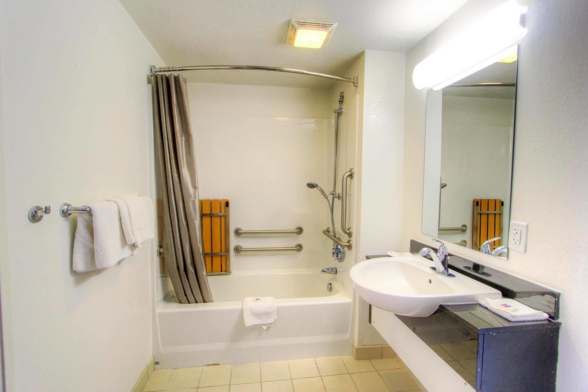 Howard Johnson By Wyndham Harrisonburg Extérieur photo