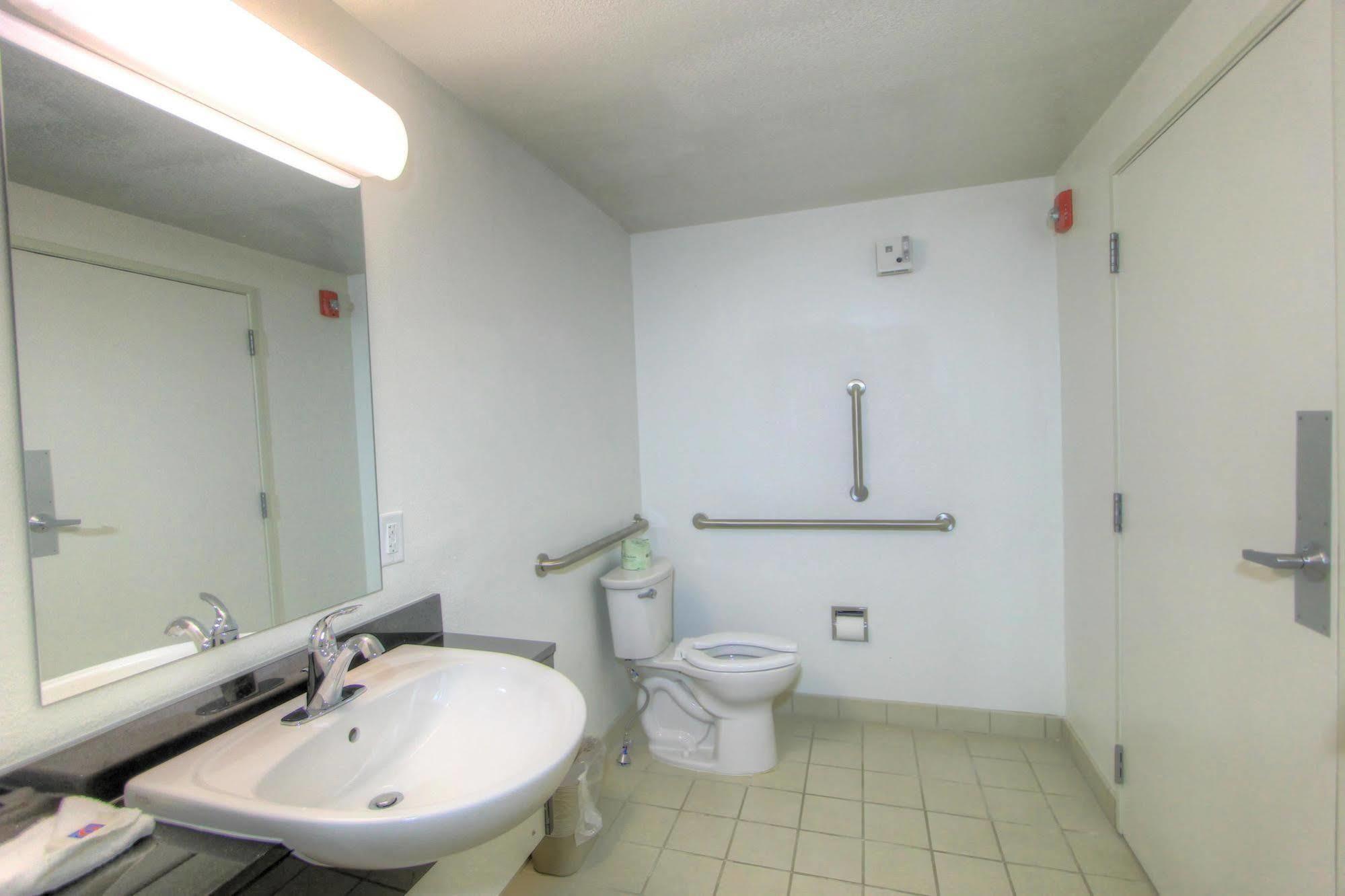 Howard Johnson By Wyndham Harrisonburg Extérieur photo